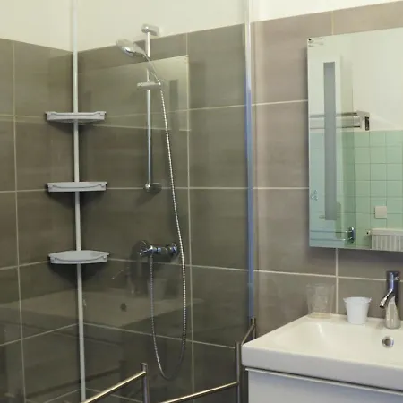 T3 Renove En Centre-ville Barcelonnette, Pour 6 Pers., Balcon - Fr-1-165a-21